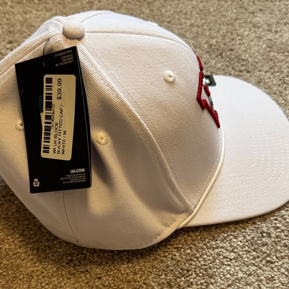 NWT Under Armour White Wisconsin Badgers Logo Hat - Picture 4 of 5